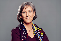 让AI为市场阐发师拾掇行业演讲、替理检索判例、