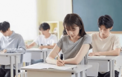 选择多依赖亲朋或学长学姐